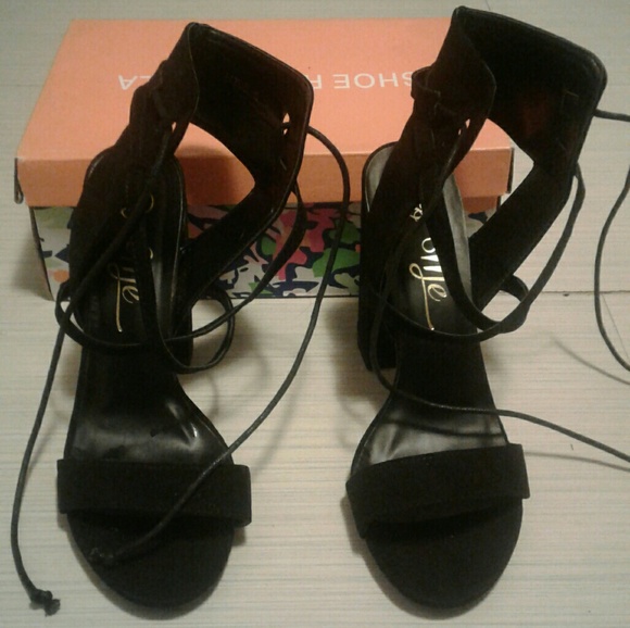 Black Strappy Sandals with tie - Picture 2 of 4